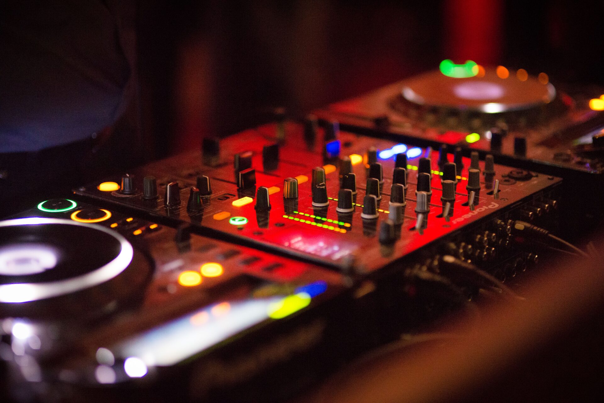 Bespoke Speaker Hire & PA Systems for All Birmingham Venue Sizes