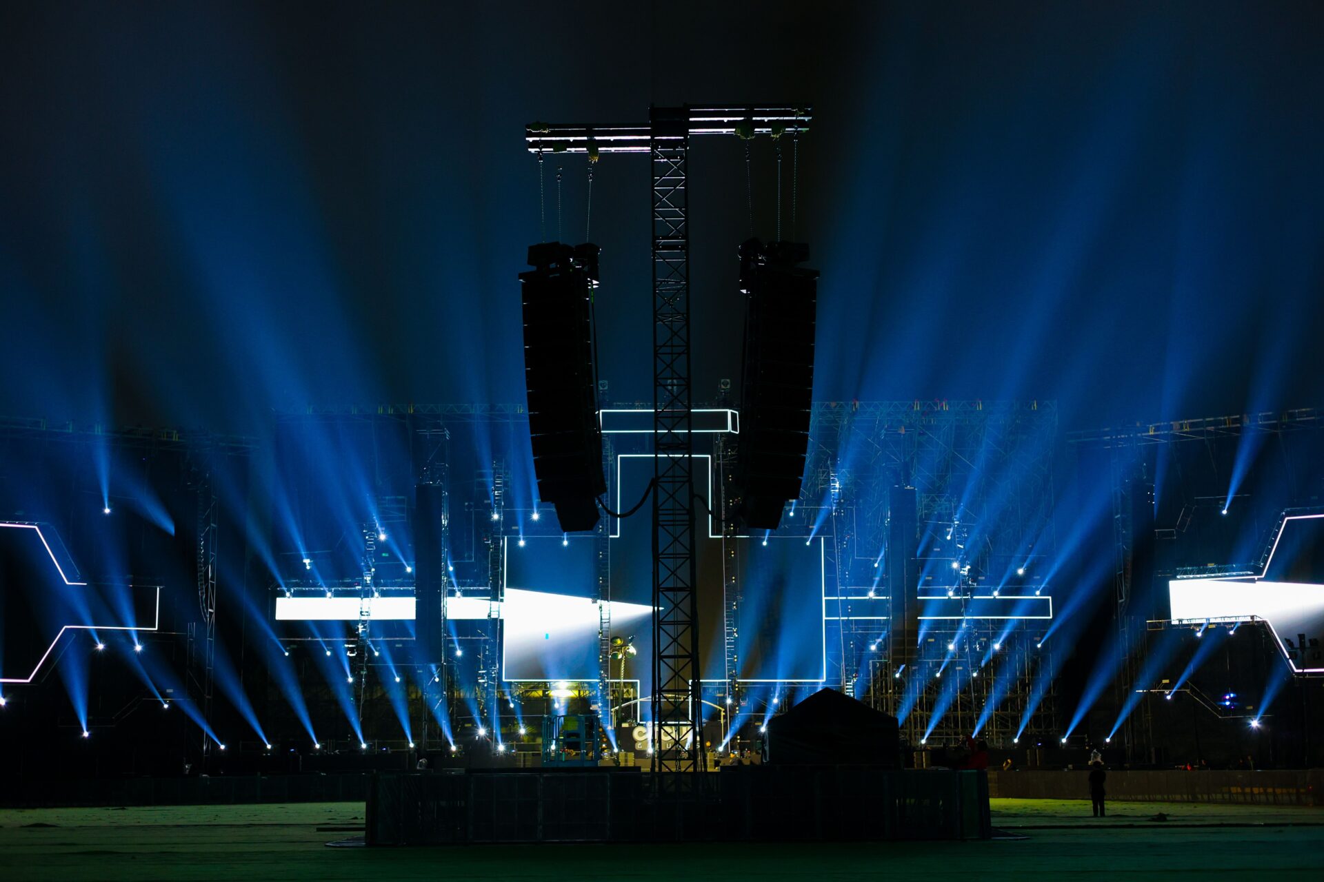 Bespoke Speaker Hire & PA Systems for All Manchester