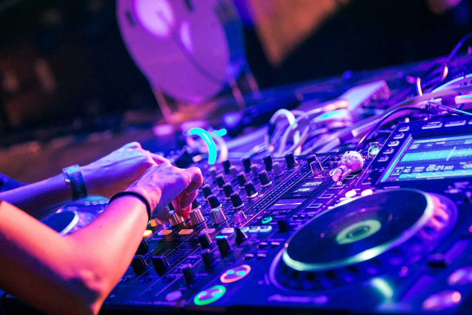 how to hire a mobile dj complete uk guide for events 2026 1