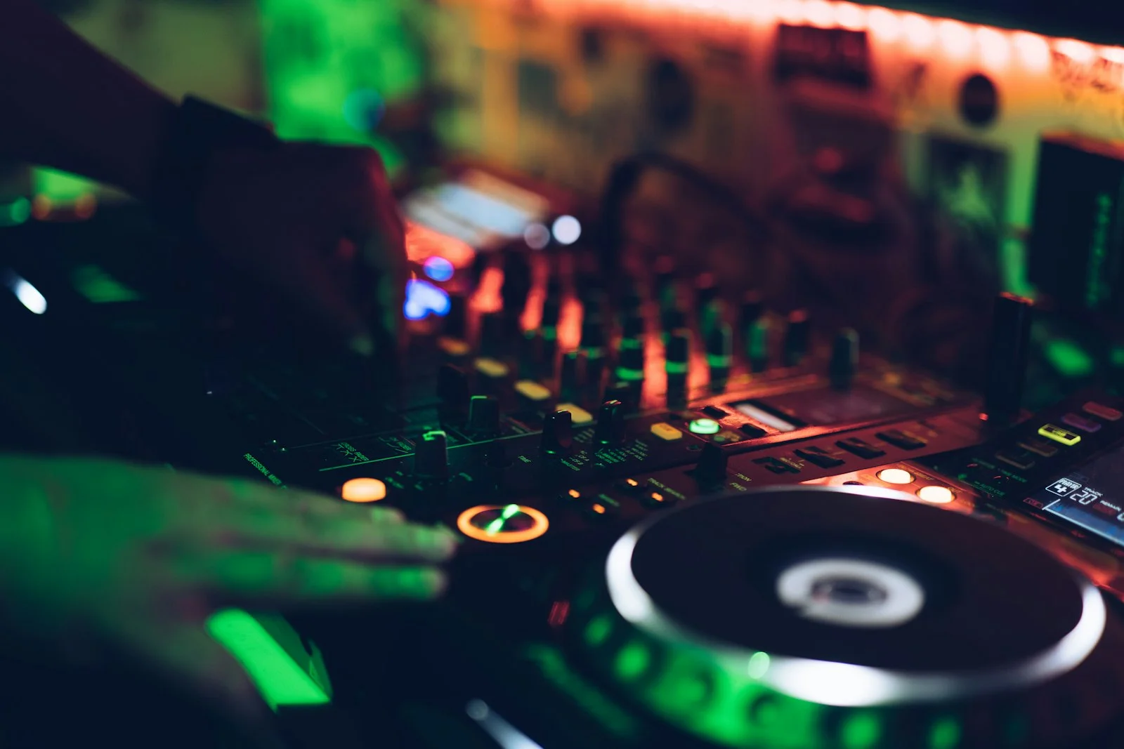 wedding dj hire in the uk your essential 2026 planning guide